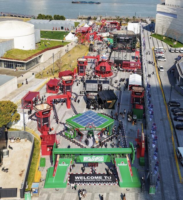 世界杯直播app下载-从《飞驰人生》到飞驰人生：2026格子旗嘉年华启幕 经典F1战车亮相西岸