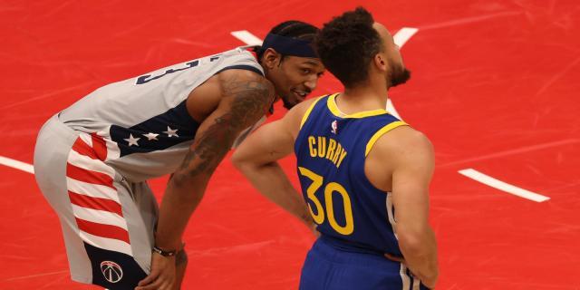 世界杯赛事直播软件官方入口-库里PK比尔引众人关注 得分王之争却变成打铁大战