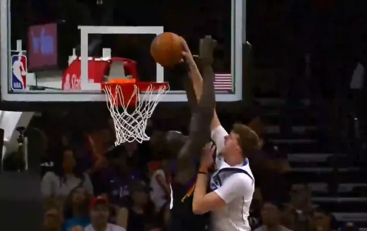 世界杯赛事直播软件官方入口-大学同学不留情面！弗拉格欲劈扣，马卢阿奇送上排球大帽